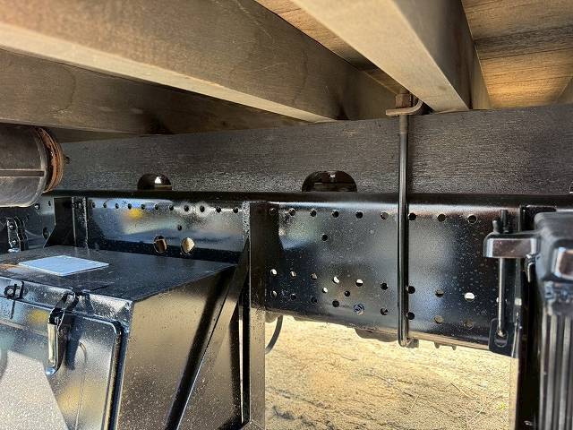 いすゞフォワード平ボディ増トン（6t・8t）[写真17]