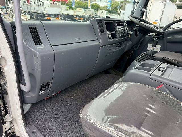 いすゞフォワード平ボディ増トン（6t・8t）[写真30]