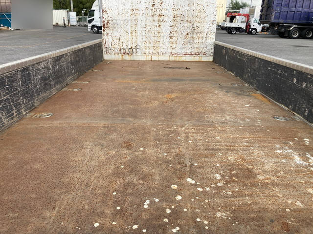 三菱ふそうキャンター平ボディ小型（2t・3t）[写真11]