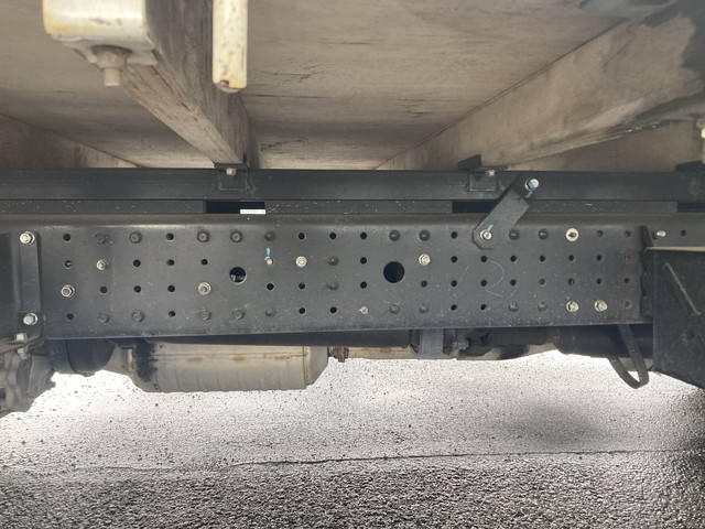 三菱ふそうキャンター平ボディ小型（2t・3t）[写真20]