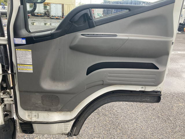 三菱ふそうキャンター平ボディ小型（2t・3t）[写真25]