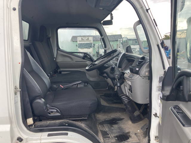 三菱ふそうキャンター平ボディ小型（2t・3t）[写真27]