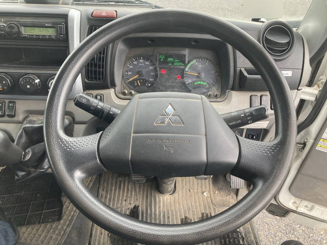 三菱ふそうキャンター平ボディ小型（2t・3t）[写真30]