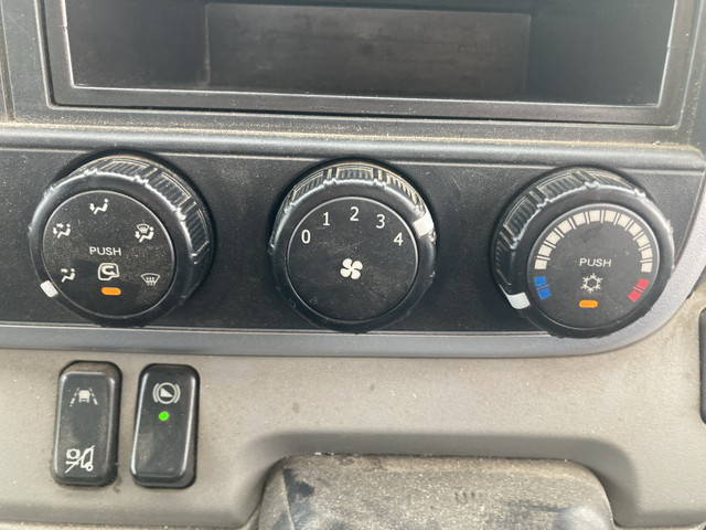 三菱ふそうキャンター平ボディ小型（2t・3t）[写真34]