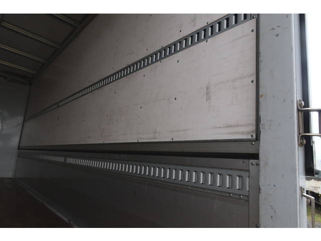 三菱ふそうファイターアルミウイング中型（4t）[写真12]