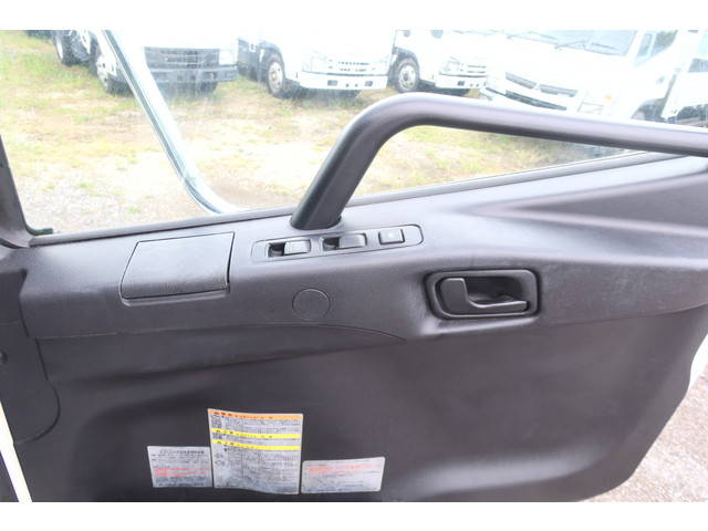 三菱ふそうファイターアルミウイング中型（4t）[写真28]