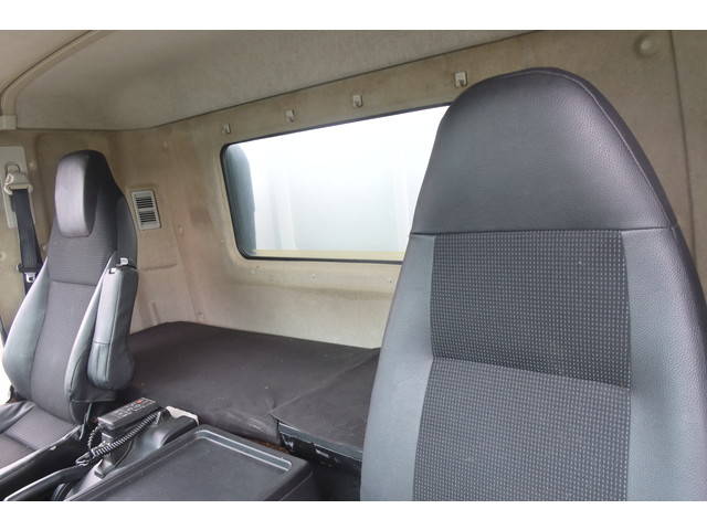 三菱ふそうファイターアルミウイング中型（4t）[写真38]