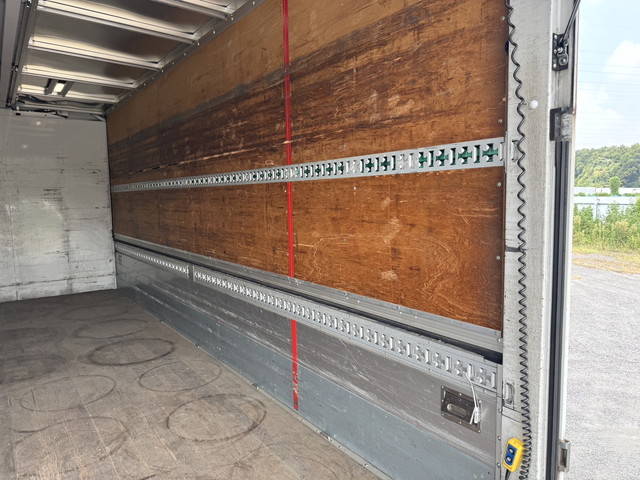 三菱ふそうファイターアルミウイング中型（4t）[写真19]