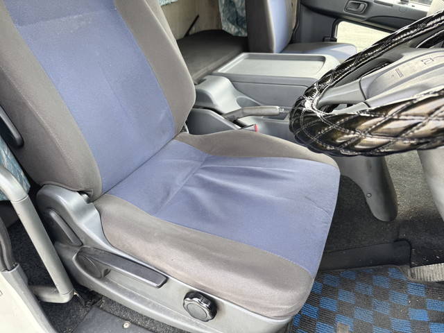 三菱ふそうファイターアルミウイング中型（4t）[写真28]