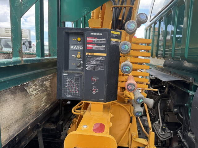 三菱ふそうキャンターセルフクレーン3段小型（2t・3t）[写真18]