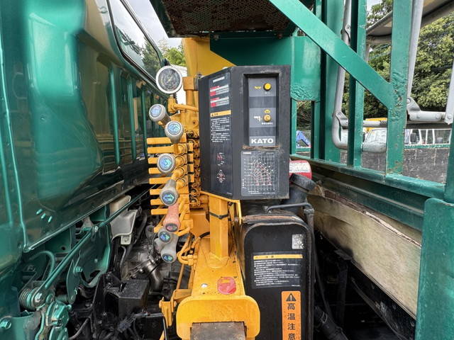 三菱ふそうキャンターセルフクレーン3段小型（2t・3t）[写真19]