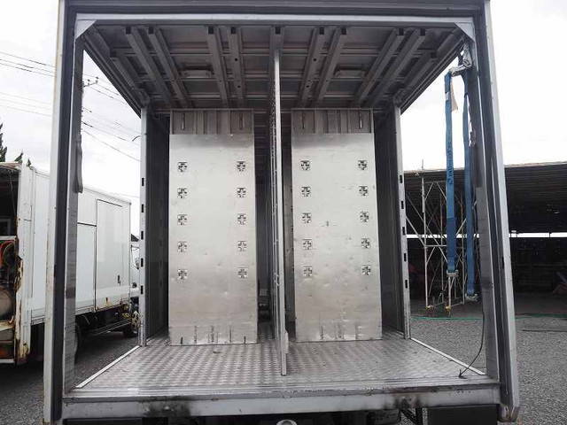 三菱ふそうキャンターパネルバン小型（2t・3t）[写真10]