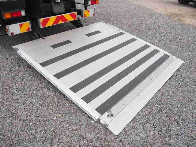 三菱ふそうキャンターパネルバン小型（2t・3t）[写真11]