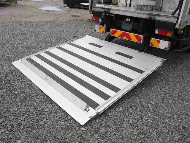 三菱ふそうキャンターパネルバン小型（2t・3t）[写真12]