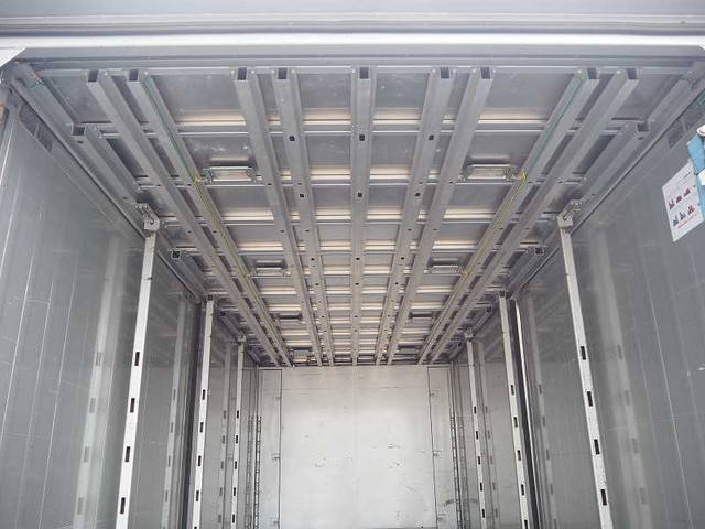 三菱ふそうキャンターパネルバン小型（2t・3t）[写真16]