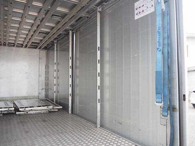 三菱ふそうキャンターパネルバン小型（2t・3t）[写真17]