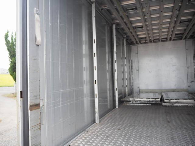 三菱ふそうキャンターパネルバン小型（2t・3t）[写真18]