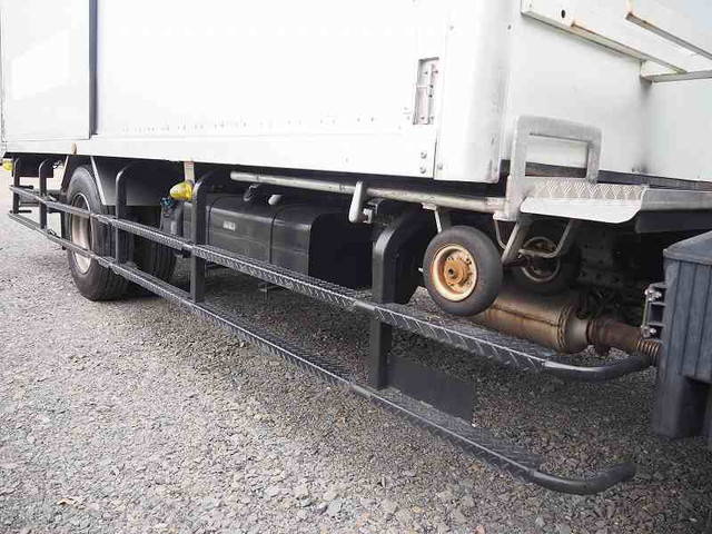 三菱ふそうキャンターパネルバン小型（2t・3t）[写真19]