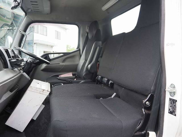 三菱ふそうキャンターパネルバン小型（2t・3t）[写真36]