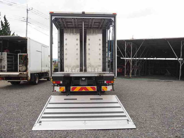 三菱ふそうキャンターパネルバン小型（2t・3t）[写真09]