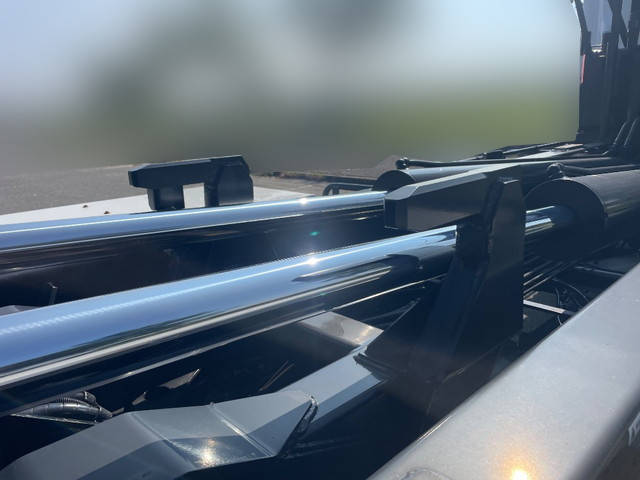 日野プロフィアコンテナ専用車大型（10t）[写真12]