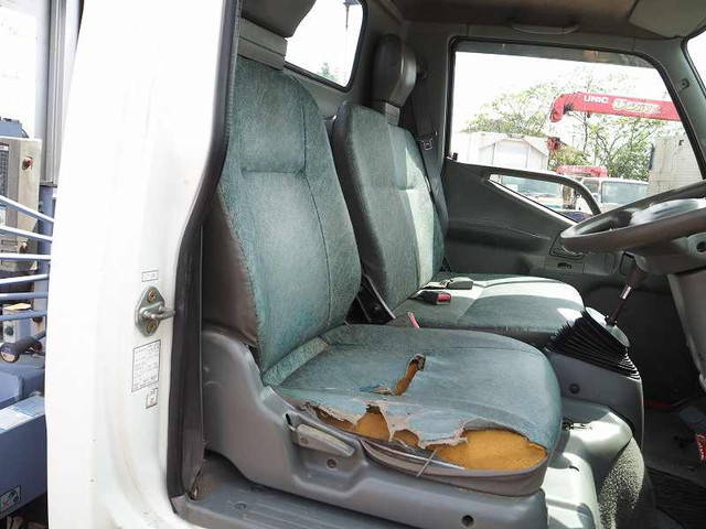 三菱ふそうキャンタークレーン3段小型（2t・3t）[写真34]