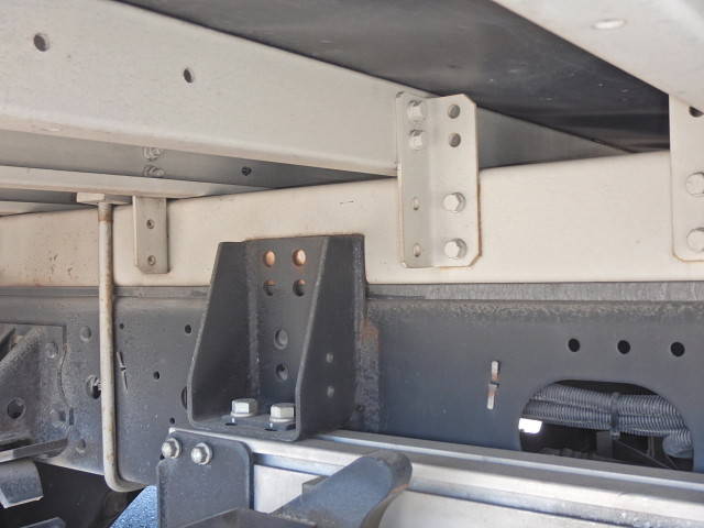 いすゞフォワード冷蔵冷凍ウイング中型（4t）[写真11]