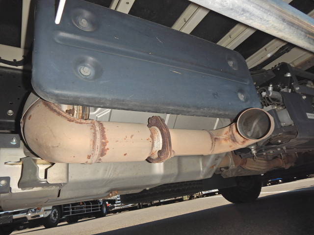 いすゞフォワード冷蔵冷凍ウイング中型（4t）[写真12]