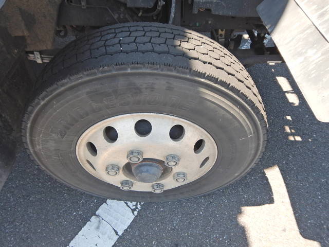 いすゞフォワード冷蔵冷凍ウイング中型（4t）[写真13]