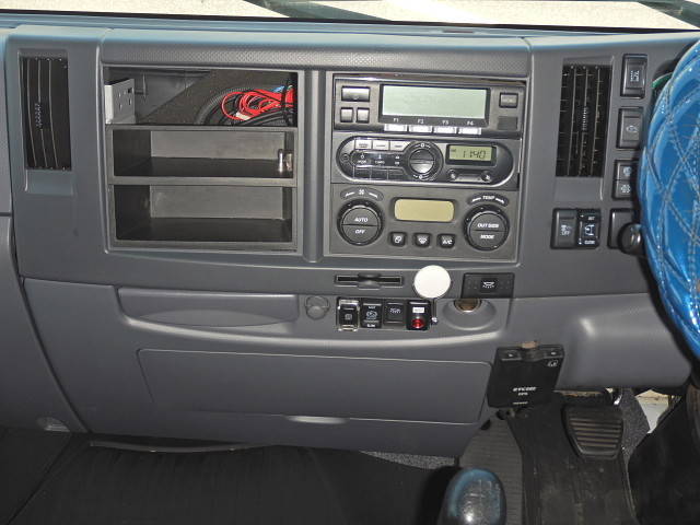 いすゞフォワード冷蔵冷凍ウイング中型（4t）[写真20]