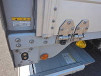 いすゞフォワード冷蔵冷凍ウイング中型（4t）[写真23]