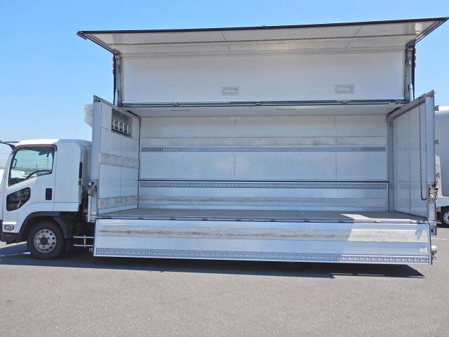いすゞフォワード冷蔵冷凍ウイング中型（4t）[写真25]
