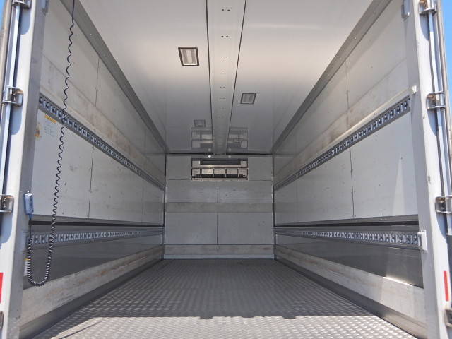 いすゞフォワード冷蔵冷凍ウイング中型（4t）[写真31]