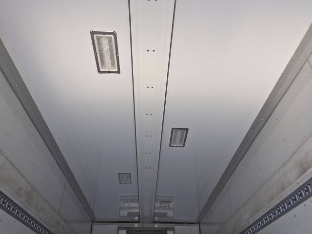 いすゞフォワード冷蔵冷凍ウイング中型（4t）[写真32]