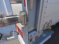 いすゞフォワード冷蔵冷凍ウイング中型（4t）[写真37]