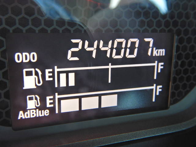 いすゞフォワード冷蔵冷凍ウイング中型（4t）[写真39]