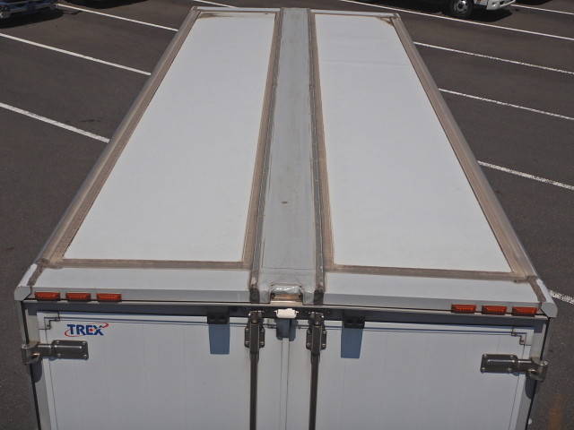 いすゞフォワード冷蔵冷凍ウイング中型（4t）[写真07]