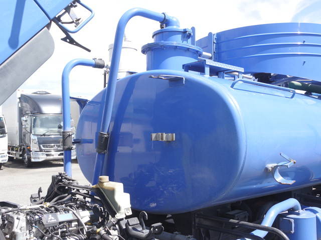 三菱ふそうキャンターバキュームカー小型（2t・3t）[写真12]