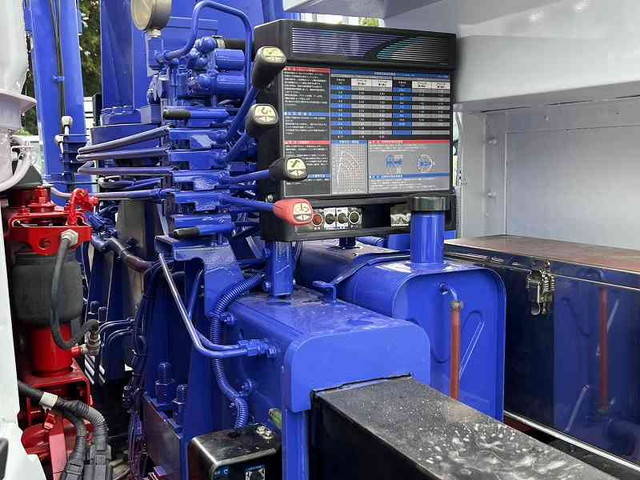 三菱ふそうスーパーグレートセルフクレーン4段大型（10t）[写真18]