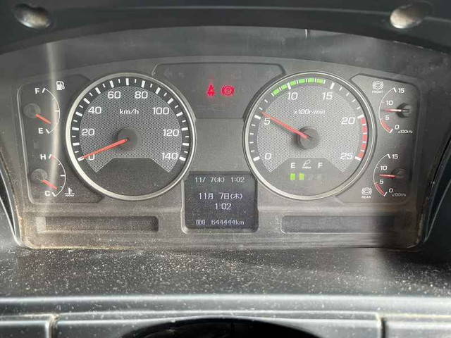 三菱ふそうスーパーグレートセルフクレーン4段大型（10t）[写真38]