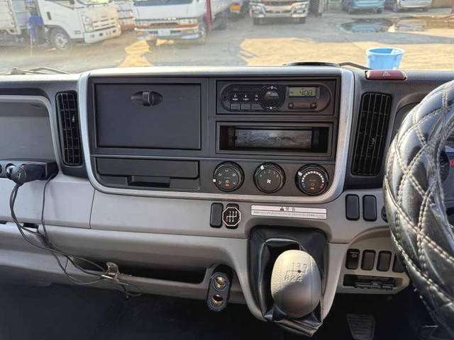 三菱ふそうキャンターセーフティローダー小型（2t・3t）[写真36]