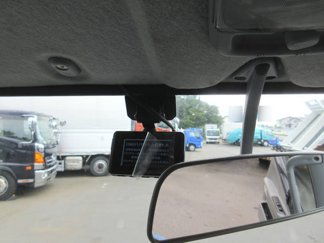 三菱ふそうキャンターコンテナ専用車小型（2t・3t）[写真11]