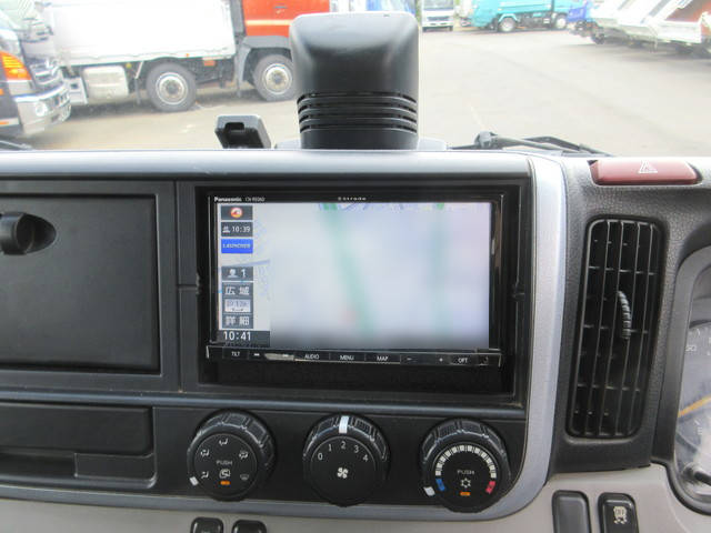 三菱ふそうキャンターコンテナ専用車小型（2t・3t）[写真13]