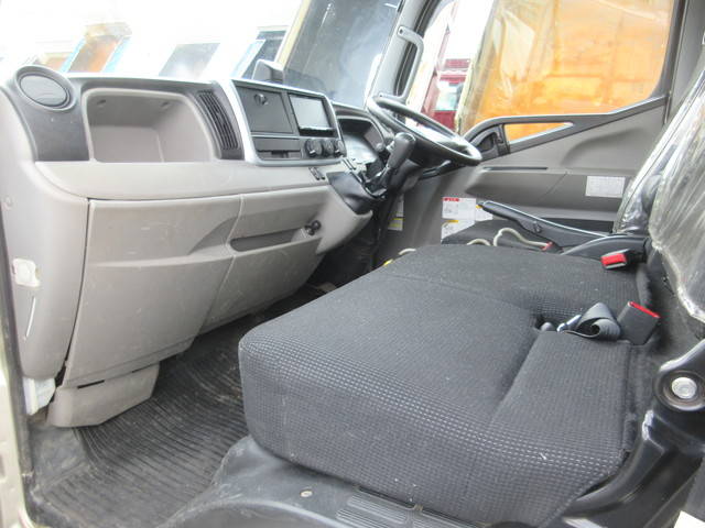 三菱ふそうキャンターコンテナ専用車小型（2t・3t）[写真15]