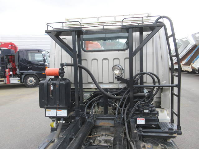 三菱ふそうキャンターコンテナ専用車小型（2t・3t）[写真22]