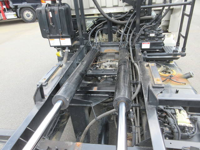 三菱ふそうキャンターコンテナ専用車小型（2t・3t）[写真23]