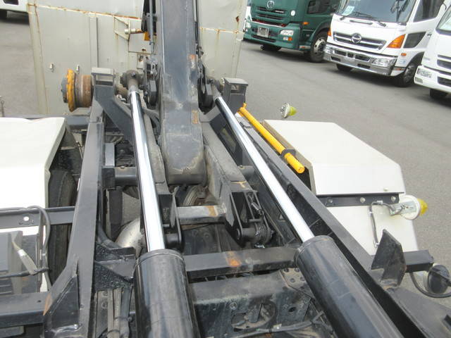 三菱ふそうキャンターコンテナ専用車小型（2t・3t）[写真24]