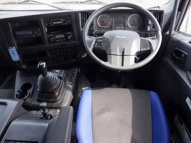 いすゞギガトレーラーヘッド（トラクターヘッド）大型（10t）[写真11]