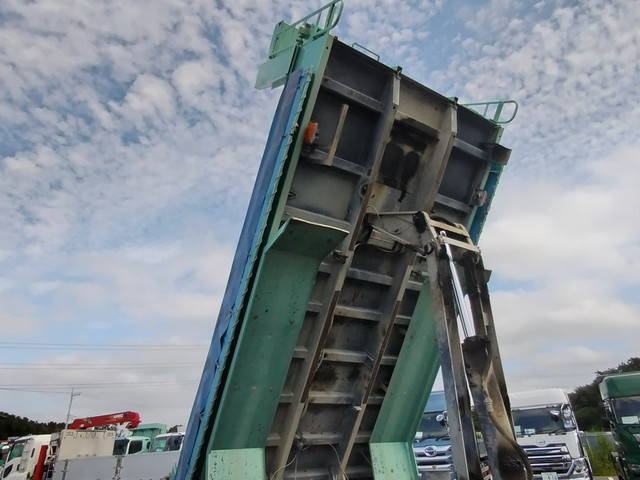 日野プロフィアダンプ大型（10t）[写真09]