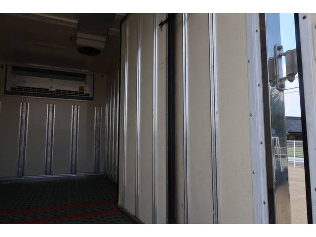 いすゞエルフ冷凍車（冷蔵車）小型（2t・3t）[写真10]